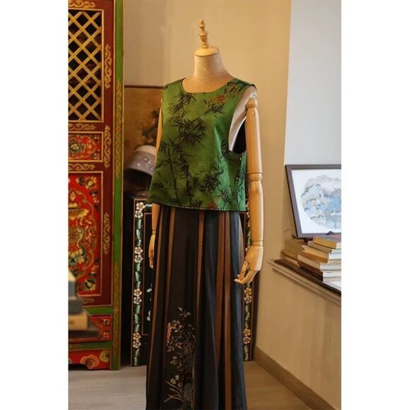 Luxurious Reversible Silk Embroidered Vest β Timeless Elegance, Two Styles in On - Picture 4 of 5